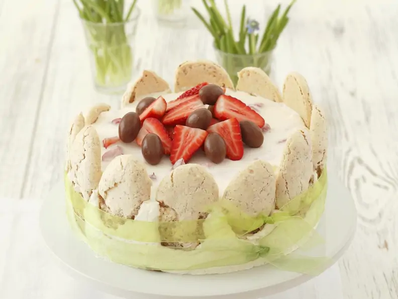 Raffinierte Ostertorte mit Erdbeeren