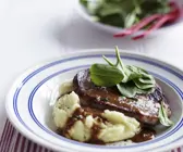 Steak vom Rind mit dunkler Soße (Steak Diane)