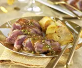 Entenbrust mit Pfeffersoße und gebratenem Apfel