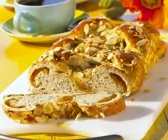 Mohnzopf mit Mandelblättchen
