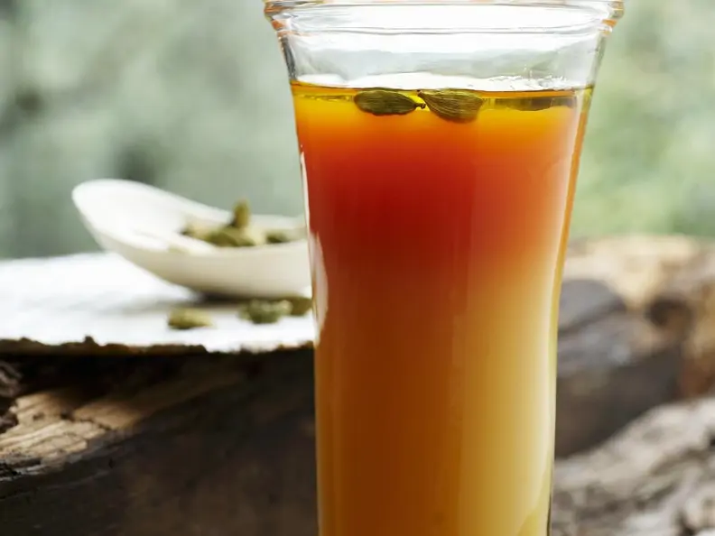 Apfel-Karotten-Saft mit Kardamom und Honig