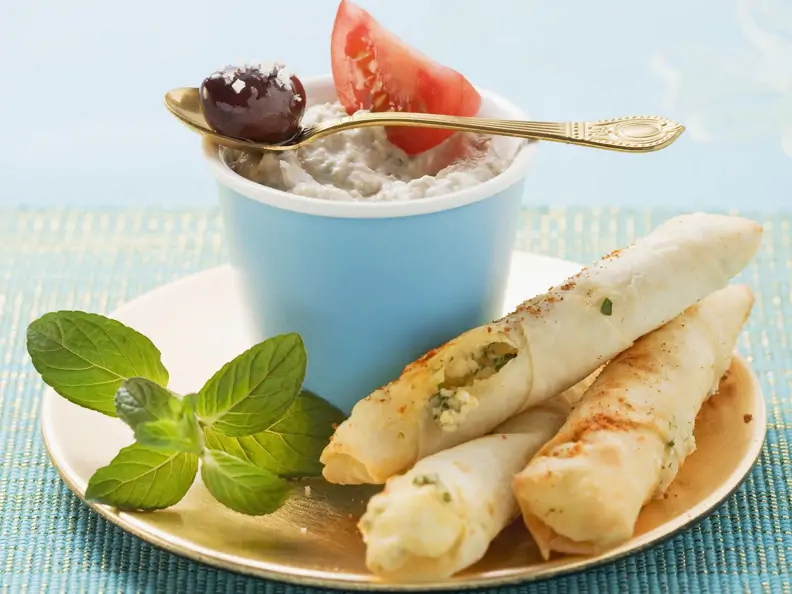Yufka-Röllchen mit Feta