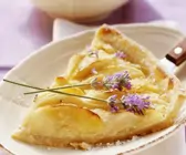 Apfel-Birnen-Kuchen mit Lavendel