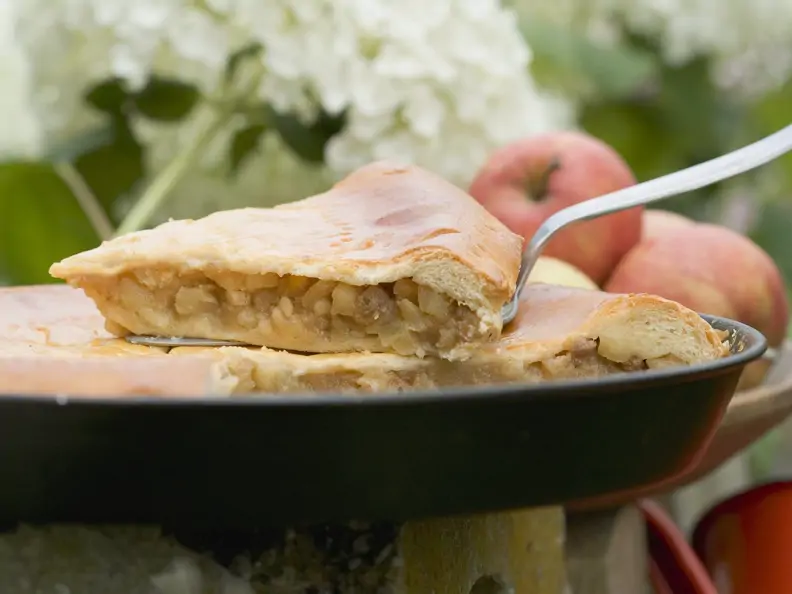 Einfacher gedeckter Apfelkuchen 