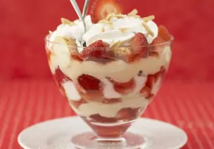 Erdbeer-Trifle im Glas