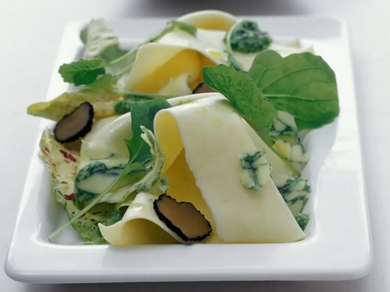 Pasta mit Blauschimmelkäse, Trüffel und Pesto