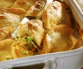 Gebackene Kartoffeltaschen mit Gemüse gefüllt