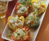 Gefüllte Paprika mit Sauerkraut, Rosinen und Pinienkernen