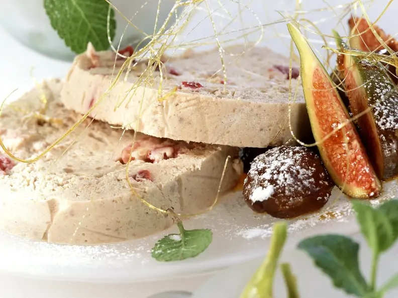 Kastanien-Parfait mit Feigen und glasierten Kastanien