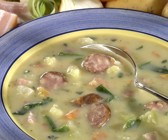 Deftige Kartoffelsuppe mit Bauchfleisch und Mettwurst