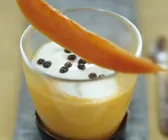 Lassi mit Mango und Papaya