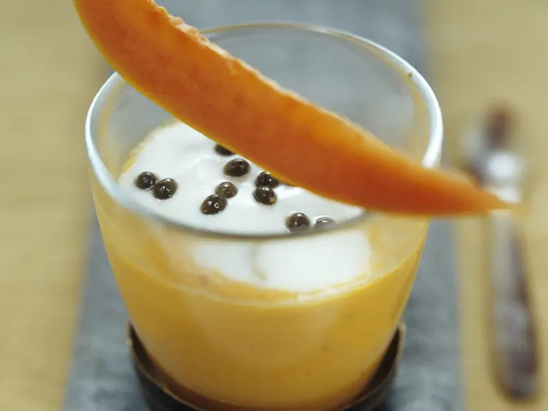 Lassi mit Mango und Papaya