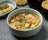 Kimchisuppe auf koreanische Art