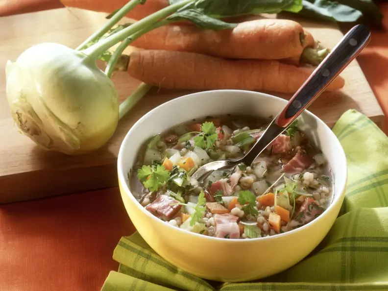 Graupen-Gemüse-Suppe mit Bauchspeck