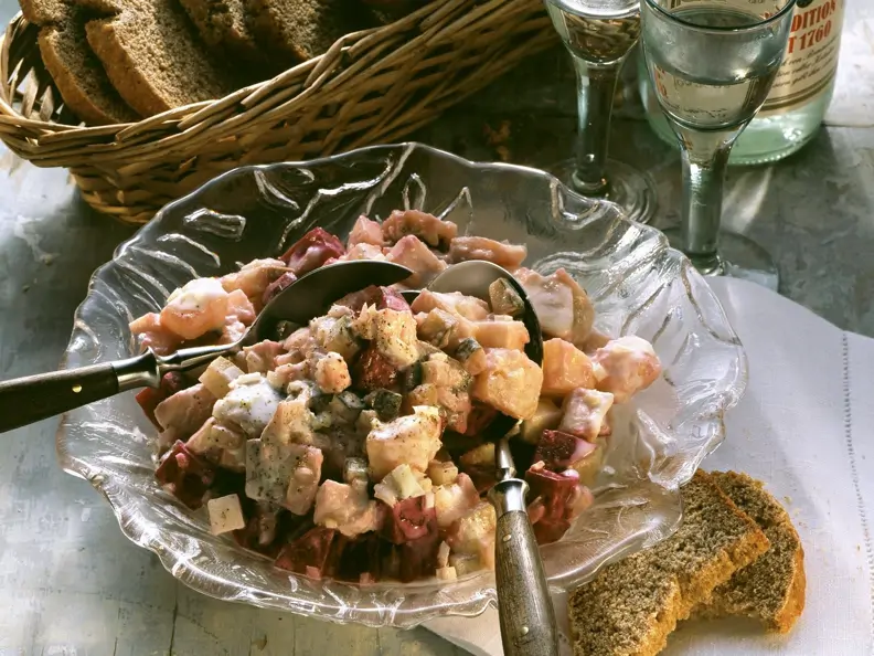 Herings-Kartoffel-Salat mit Gurke und Roter Bete
