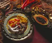 Indischer Enteneintopf mit Chutney aus Papaya