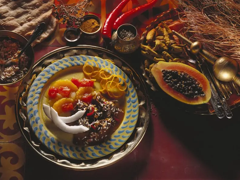 Indischer Enteneintopf mit Chutney aus Papaya