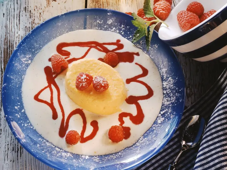 Kürbiscreme mit Vanille- und Himbeersoße