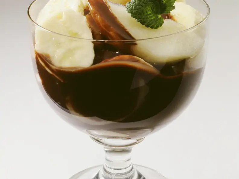 Birne Helene Dessert im Glas