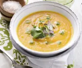 Fruchtige Kürbiscremesuppe mit Pesto