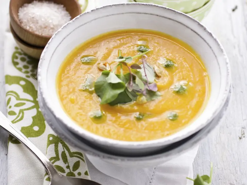 Fruchtige Kürbiscremesuppe mit Pesto