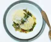 Ravioli aus Kartoffelteig mit Endiviengemüse
