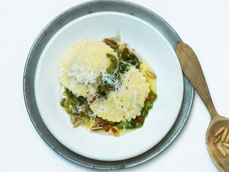 Ravioli aus Kartoffelteig mit Endiviengemüse