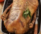 Gefüllter Gänsebraten mit Äpfeln und Cranberries