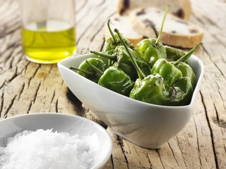 Gegrillte grüne Paprikaschoten