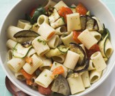 Pastasalat mit Grillgemüse