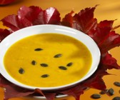 Kürbissuppe mit Kürbiskernen