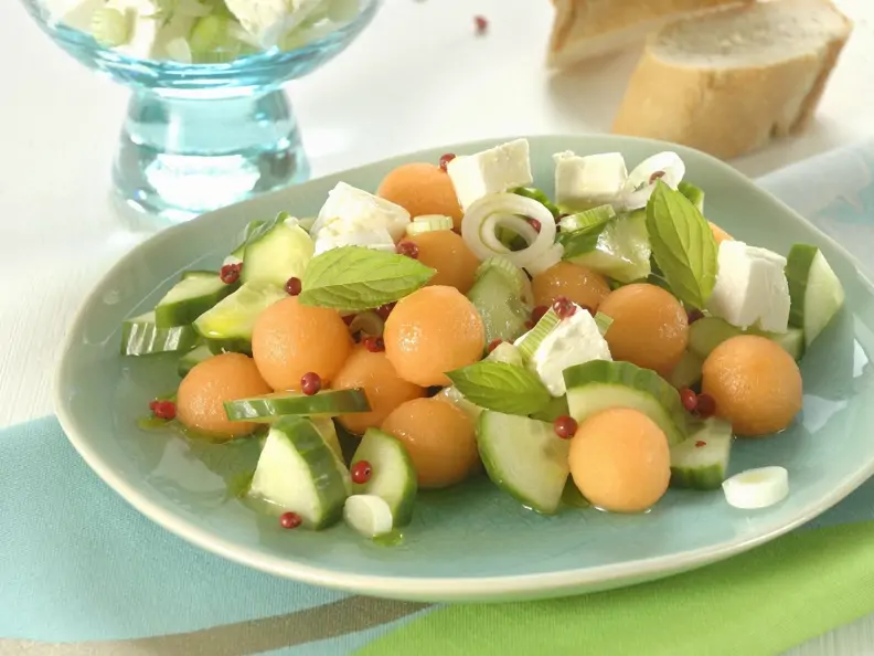 Herzhafter Melonensalat mit Schafskäse