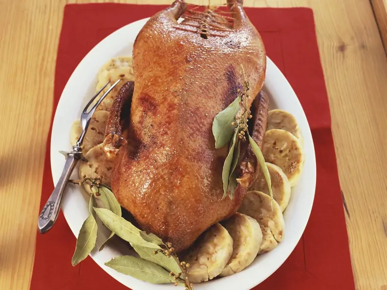 Gänsebraten mit Semmelknödel