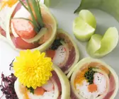Gurkenrollen mit Lachs, Thunfisch und Shrimpfleisch
