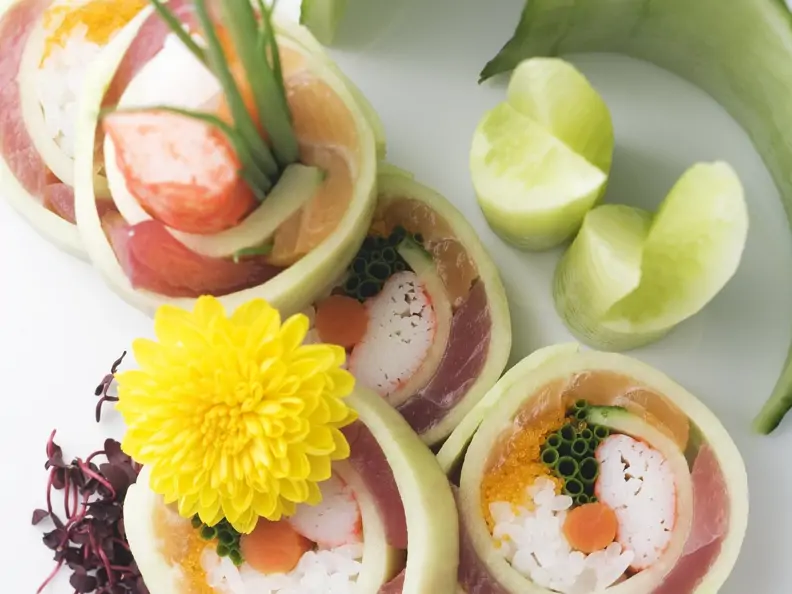 Gurkenrollen mit Lachs, Thunfisch und Shrimpfleisch