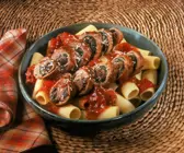 Rinderfleischröllchen mit Nudeln