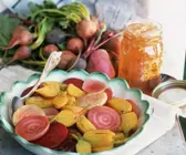 Rote und gelbe Beten in Honigmarinade