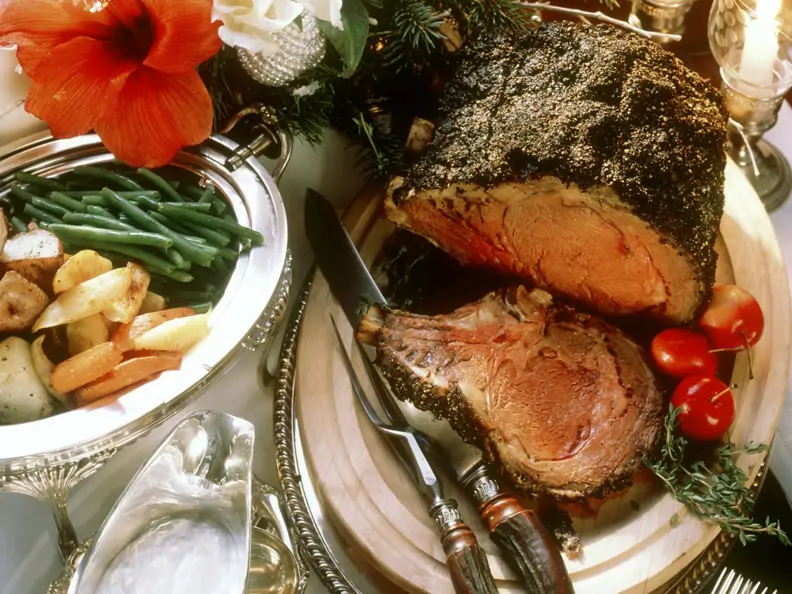Weihnachtlicher Rinderbraten mit Beilagen
