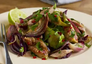Fasanensalat mit Zwiebeln, Feigen und Limetten-Vinaigrette