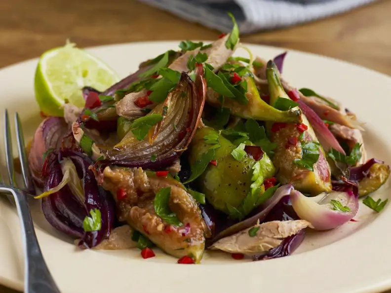 Fasanensalat mit Zwiebeln, Feigen und Limetten-Vinaigrette
