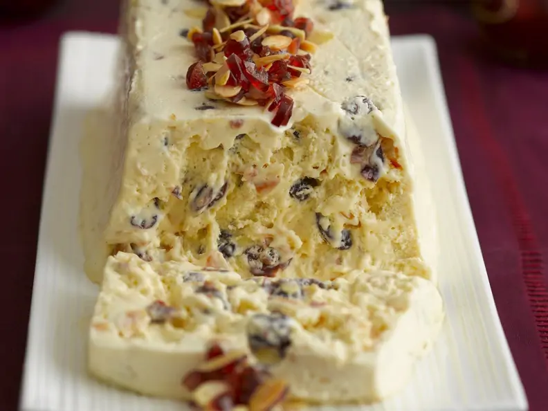 Weihnachtliches Mandelparfait