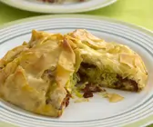 Pikanter Filloteigkuchen mit Porree und Feta