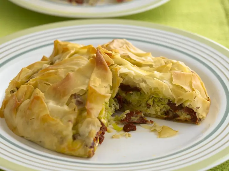 Pikanter Filloteigkuchen mit Porree und Feta