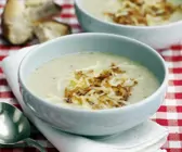Mehlsuppe mit Käse und gerösteten Zwiebeln