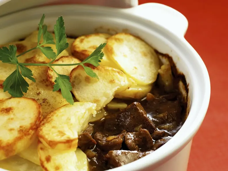 Auflauf mit Lammfleisch und Kartoffeln