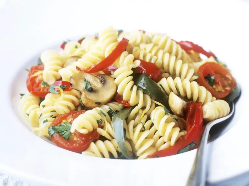 Pasta mit Pilzen und Tomaten