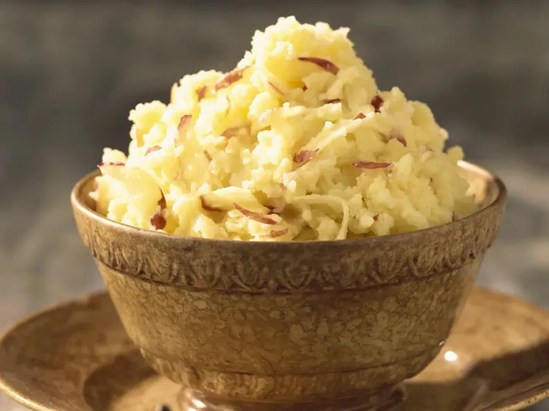 Kartoffelbrei mit roten Zwiebeln