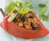 Paprika mit Putenhackfleisch gefüllt