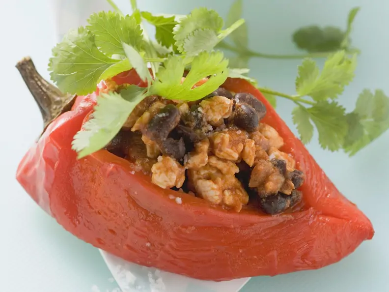 Paprika mit Putenhackfleisch gefüllt