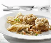 Kalbsfilets mit Laugenhaube dazu Eierkuchen